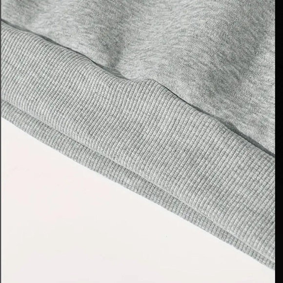 Gray Heart Graphic sweatshirt - Picture 5 of 7